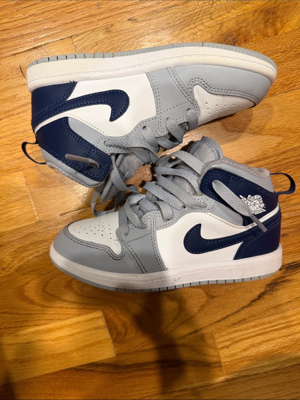 Nike Kids Mid-Top Sneakers in White, Gray & Navy